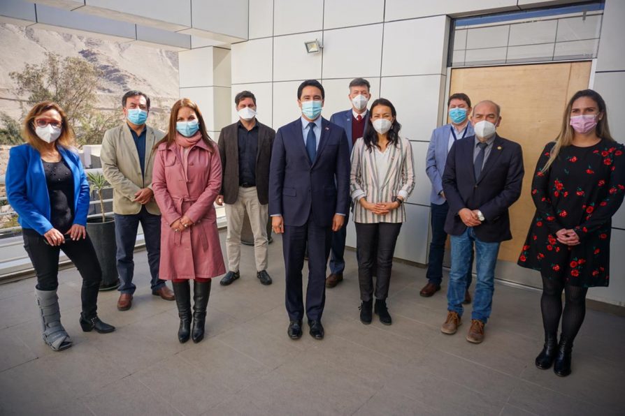 Gobierno junto a expertos del CDC de Estados Unidos visitan el laboratorio de la UDA que apoyará el seguimiento de variantes del Coronavirus