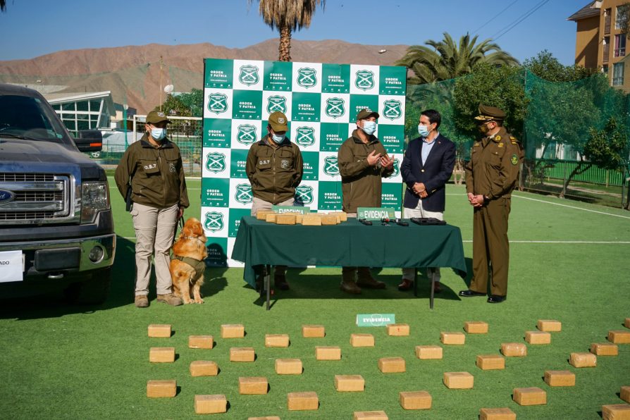 Delegado Urquieta destaca labor de la O.S.7 de Carabineros que impide paso de 100 kilos de pasta base de cocaína