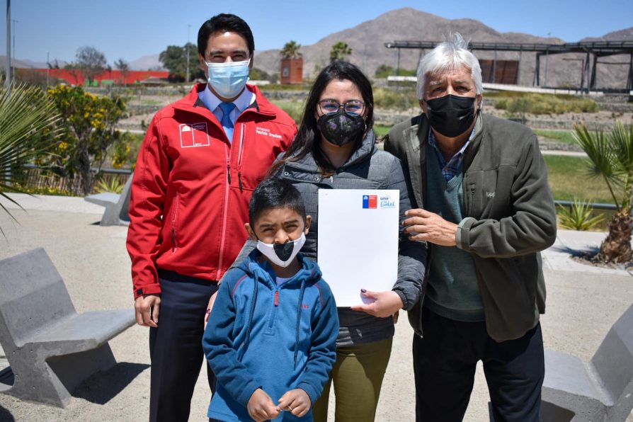 Gobierno entrega 108 subsidios habitacionales para familias emergentes y de clase media