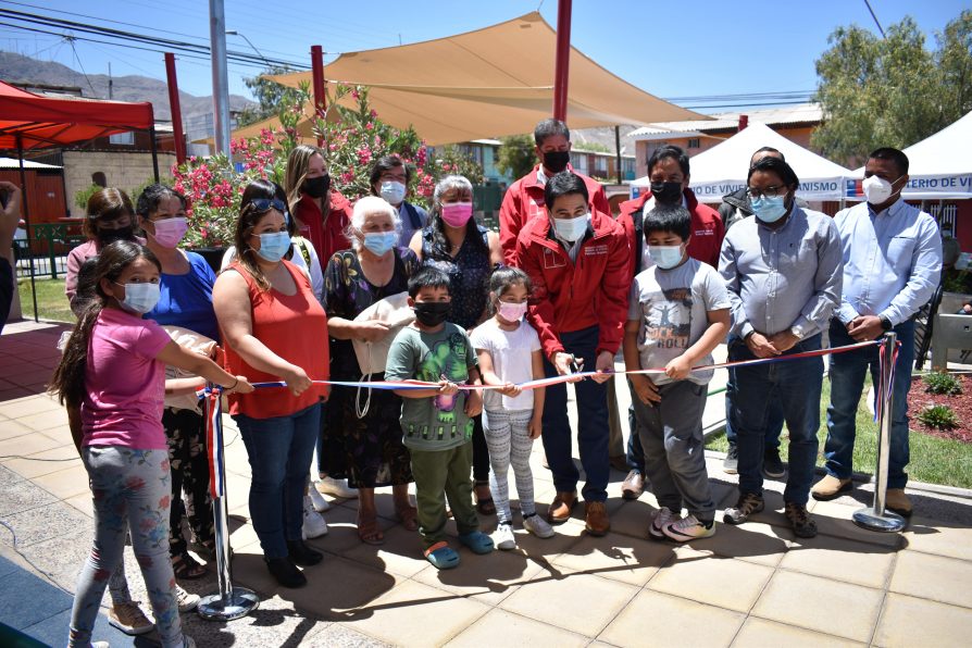 Comunidad del sector Colonias Extranjeras de Copiapó reciben remodelada Plaza