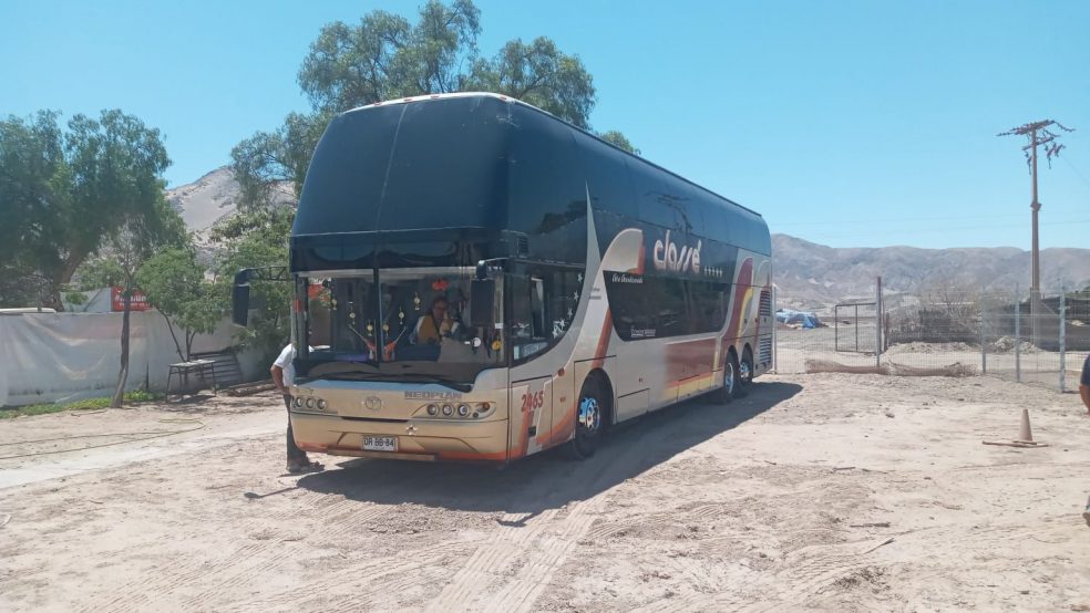 <strong>Atacama: Sacan de circulación bus “pirata” que transportaba migrantes</strong>