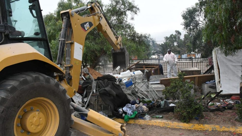 Operativo liderado por la Delegación Presidencial logró el desalojo de rucos y retiro de basura en el sector de Mall Plaza Copiapó