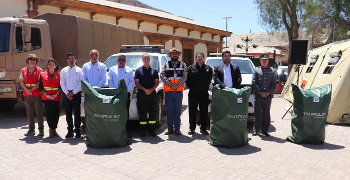 Bomberos de Atacama reciben piscinas auto-soportantes para combate de incendios forestales